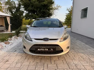Usata Ford Fiesta 71 CV (52 kW) 2012 Grigio Berlina