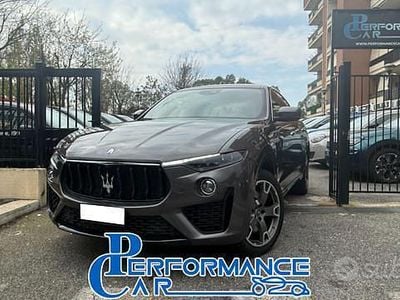 Usata Maserati Levante 350 CV (257 kW) 2021 Grigio scuro metallizzato SUV