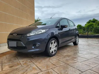 Usata Ford Fiesta 73 CV (53 kW) 2009 Grigio Berlina