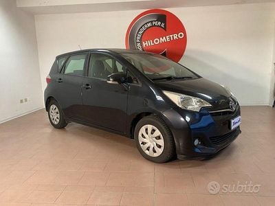 Usata Toyota Verso-S 99 CV (72 kW) 2013 Nero Monovolume