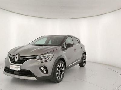 Usata Renault Captur Techno 145 CV (106 kW) 2023 Grigio SUV