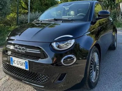 Uusi Fiat 500 Icon 65 HP (47 kW) 2026 Musta Viistoperä