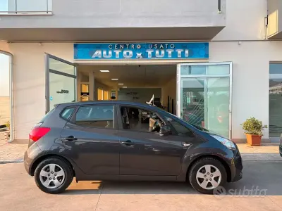 Usata Kia Venga 90 CV (66 kW) 2017 Grigio Utilitaria