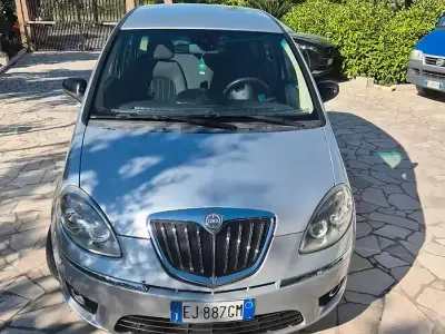 Usata Lancia Musa 95 CV (69 kW) 2011 Grigio Monovolume