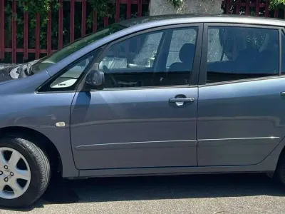 Usata Toyota Corolla Verso 110 CV (80 kW) 2003 Grigio Monovolume