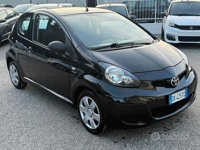 Usata Toyota Aygo 67 CV (49 kW) 2009 Nero Utilitaria