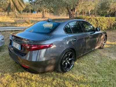 Usata Alfa Romeo Giulia 160 CV (117 kW) 2020 Grigio Berlina