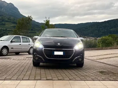 Usata Peugeot 208 Allure 75 CV (55 kW) 2017 Nero Utilitaria