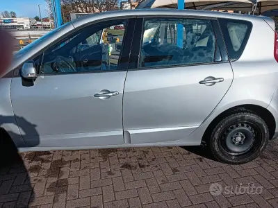 Usata Renault Scenic E-Tech XMOD 110 CV (80 kW) 2010 Grigio Monovolume