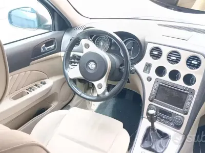 Usata Alfa Romeo 159 Executive 150 CV (110 kW) 2007 Marrone Station wagon