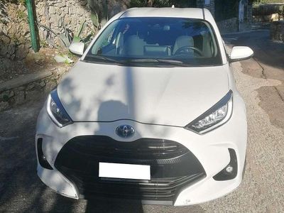Usata Toyota Yaris Hybrid Trend 92 CV (67 kW) 2021 Bianco Berlina