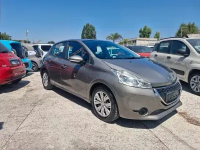 Usata Peugeot 208 Active 82 CV (60 kW) 2014 Marrone Utilitaria