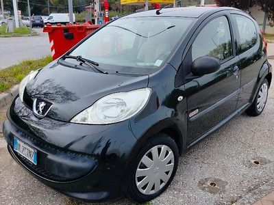 Usata Peugeot 107 68 CV (50 kW) 2008 Nero Utilitaria