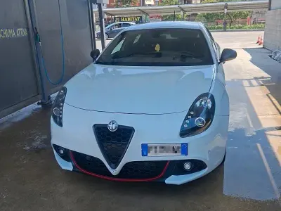 Usata Alfa Romeo Giulietta Distinctive 105 CV (77 kW) 2013 Bianco Utilitaria