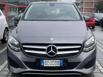 Usata Mercedes B180 Business 109 CV (80 kW) 2018 Grigio Utilitaria