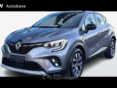 Usata Renault Captur Intens 160 CV (117 kW) 2021 Grigio SUV