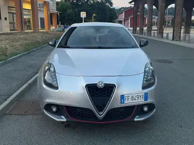 Usata Alfa Romeo Giulietta Super 150 CV (110 kW) 2016 Argento Utilitaria