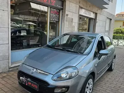 Usata Fiat Grande Punto 69 CV (50 kW) 2012 Grigio Utilitaria