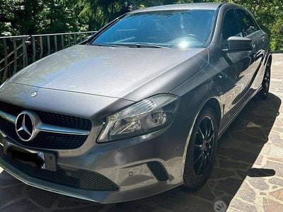 Usata Mercedes A180 109 CV (80 kW) 2016 Grigio Berlina