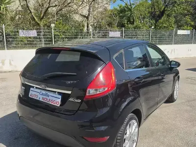 Usata Ford Fiesta Titanium 97 CV (71 kW) 2009 Nero Utilitaria