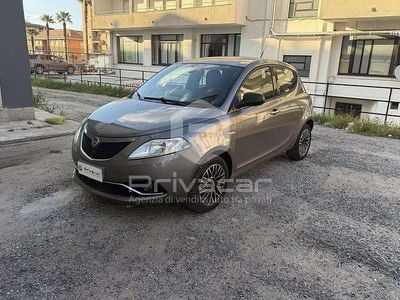 Begagnad Lancia Ypsilon S 95 HK (69 kW) 2017 Grå Halvkombi