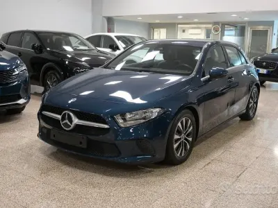 Gebraucht Mercedes A160 Business 95 PS (69 kW) 2020 Blau Limousine