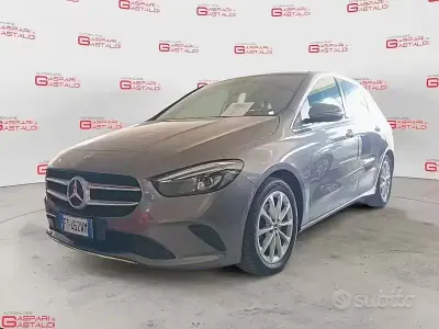 Usata Mercedes B180 116 CV (85 kW) 2019 Grigio Monovolume