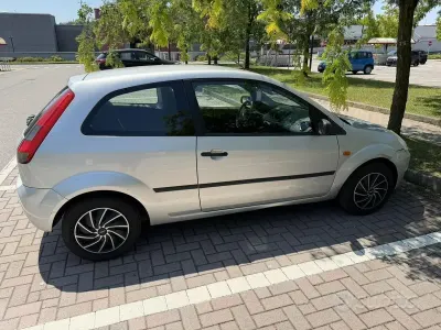 Usata Ford Fiesta 75 CV (55 kW) 2005 Utilitaria