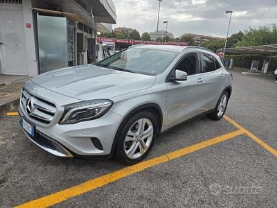 Usata Mercedes GLA180 109 CV (80 kW) 2017 Grigio SUV