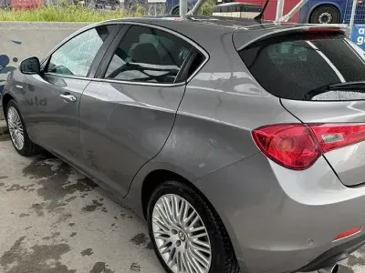 Usata Alfa Romeo Giulietta 170 CV (125 kW) 2012 Utilitaria