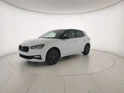 Nuova Skoda Fabia 95 CV (69 kW) 2026 Bianco luna metallizzato nero tulipano p Utilitaria