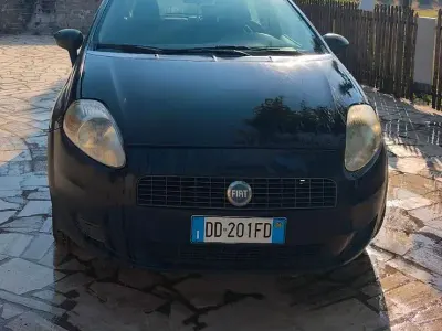 Usata Fiat Grande Punto 65 CV (47 kW) 2006 Bluazzurro Utilitaria