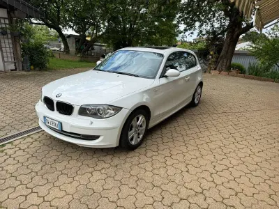 Usata BMW 118 143 CV (105 kW) 2009 Bianco Utilitaria