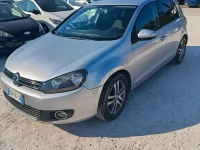 Usata VW Golf VI Comfortline 122 CV (89 kW) 2010 Argento Utilitaria