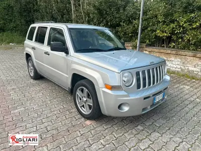 Usado Jeep Patriot Limited 140 CV (102 kW) 2008 Gris SUV