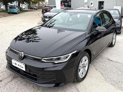 Usata VW Golf VIII Life 116 CV (85 kW) 2025 Grenadill black metallizzato Berlina