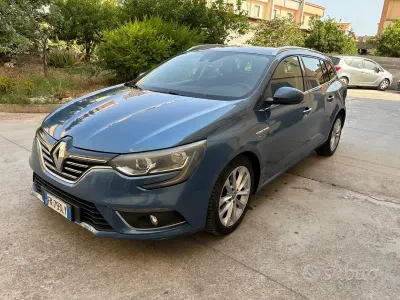 Usata Renault Mégane GrandTour Intens 110 CV (80 kW) 2017 Blu Station wagon