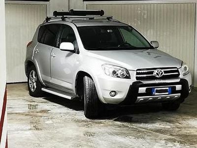Second-hand Toyota RAV4 177 CP (130 kW) 2006 Gri SUV
