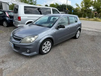 Usata Opel Astra Cosmo 101 CV (74 kW) 2007 Grigio Berlina