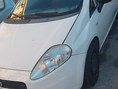 Usata Fiat Grande Punto 75 CV (55 kW) 2011 Bianco Utilitaria