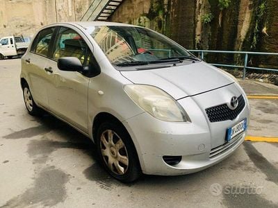 Usata Toyota Yaris 69 CV (50 kW) 2008 Grigio Utilitaria
