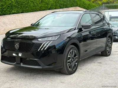 Usata Peugeot 5008 Allure 136 CV (100 kW) 2025 Nero SUV