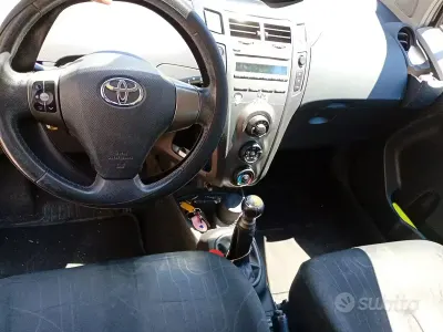 Usata Toyota Yaris 65 CV (47 kW) 2009 Nero Utilitaria