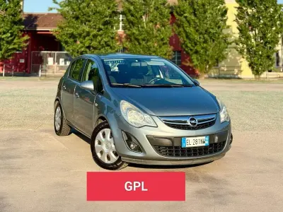 Usata Opel Corsa Edition 86 CV (63 kW) 2012 Utilitaria
