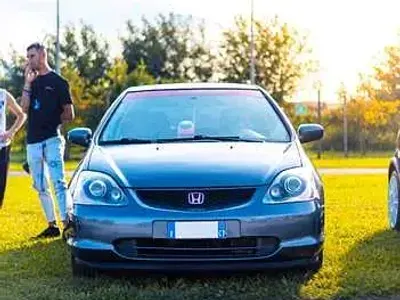 Usata Honda Civic 101 CV (74 kW) 2005 Grigio Berlina