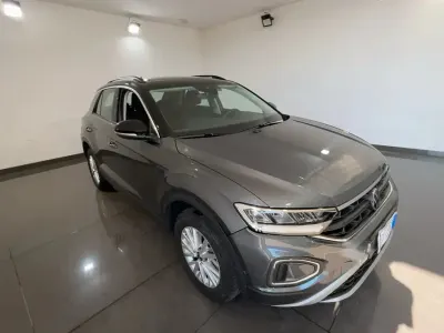 Usata VW T-Roc Life 115 CV (84 kW) 2025 Grigio SUV