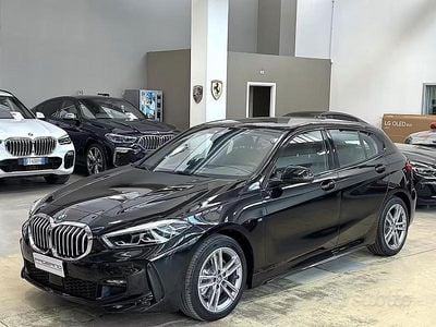 Begagnad BMW 118 M Sport 150 HK (110 kW) 2022 Svart Halvkombi