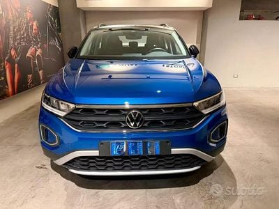 Usata VW T-Roc Style 110 CV (80 kW) 2023 Blu SUV