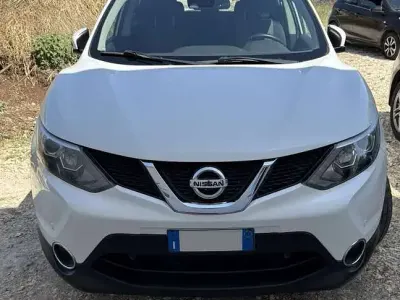 Usata Nissan Qashqai Tekna 110 CV (80 kW) 2014 Bianco SUV