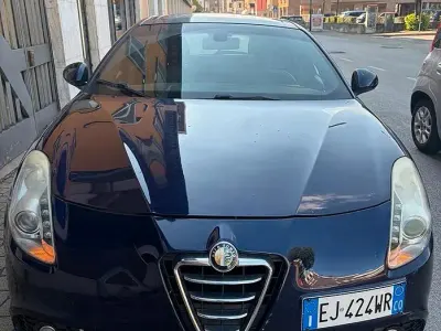 Usata Alfa Romeo Giulietta 140 CV (102 kW) 2011 Blu Utilitaria